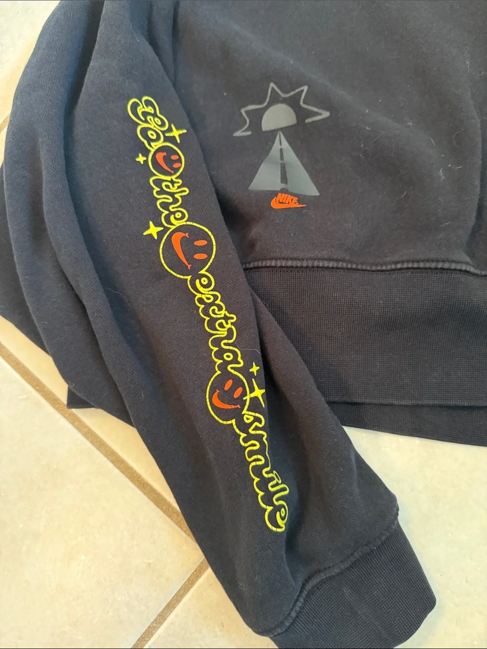 Nike sweatshirt - “go the extra mile”